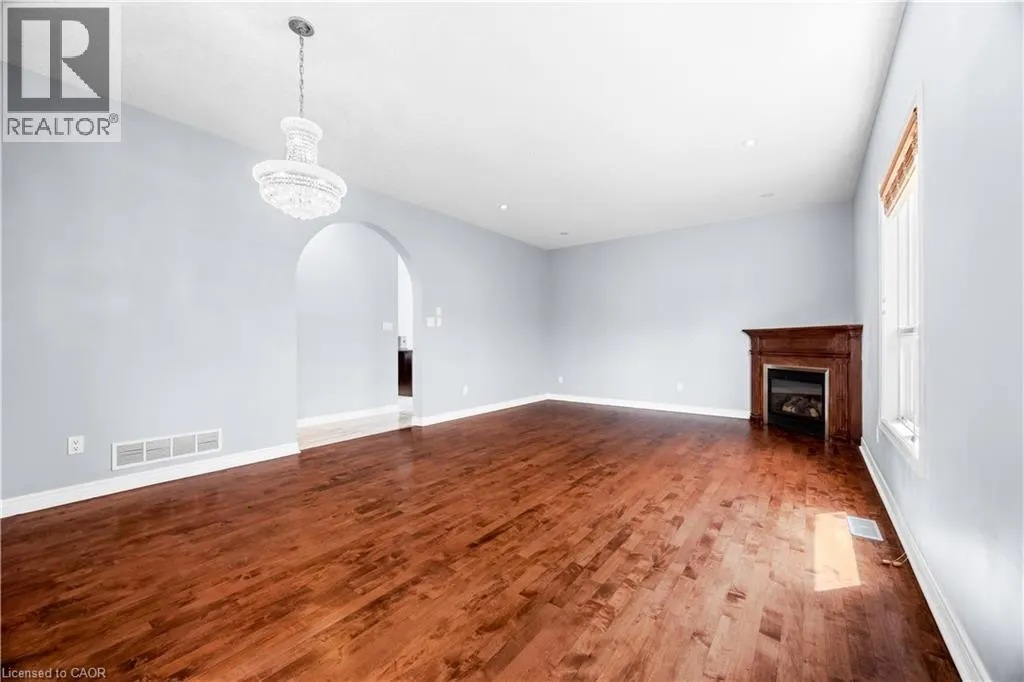 4 CLAIRFIELDS Drive W