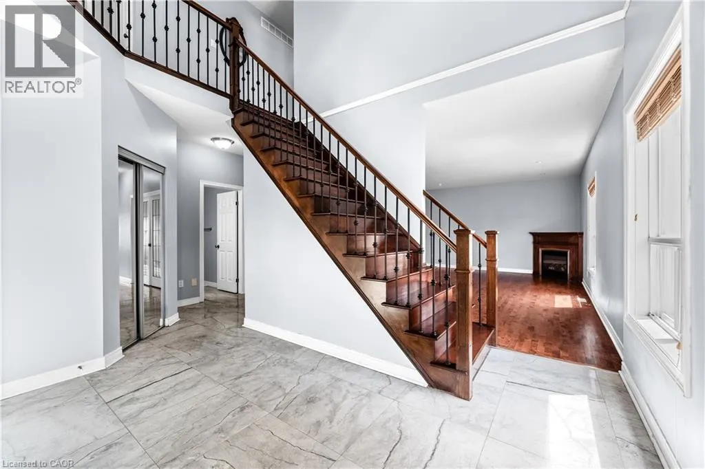 4 CLAIRFIELDS Drive W