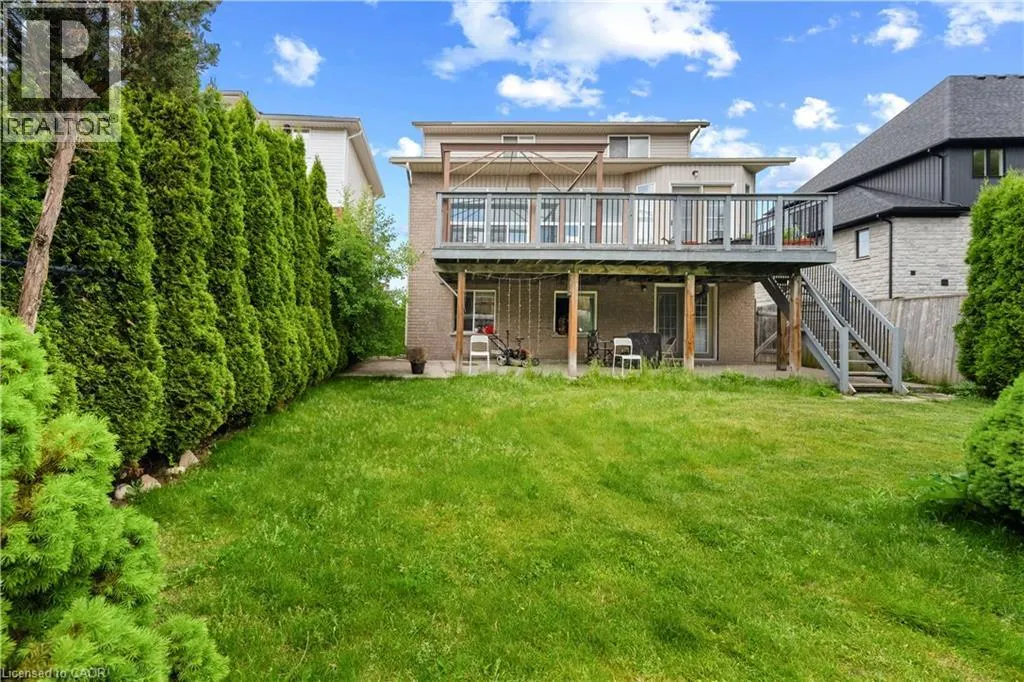 4 CLAIRFIELDS Drive W