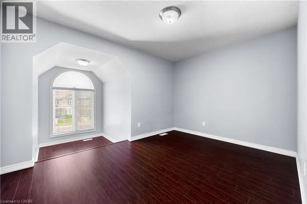 4 CLAIRFIELDS Drive W