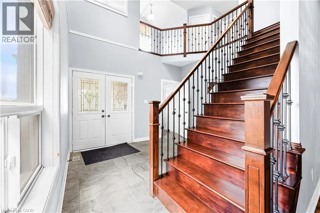 4 CLAIRFIELDS Drive W