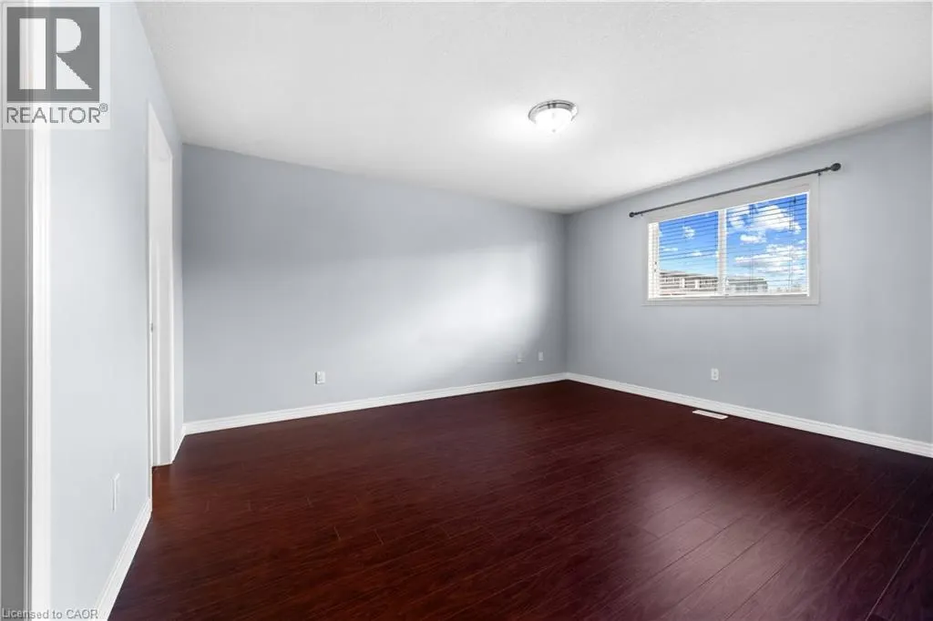 4 CLAIRFIELDS Drive W