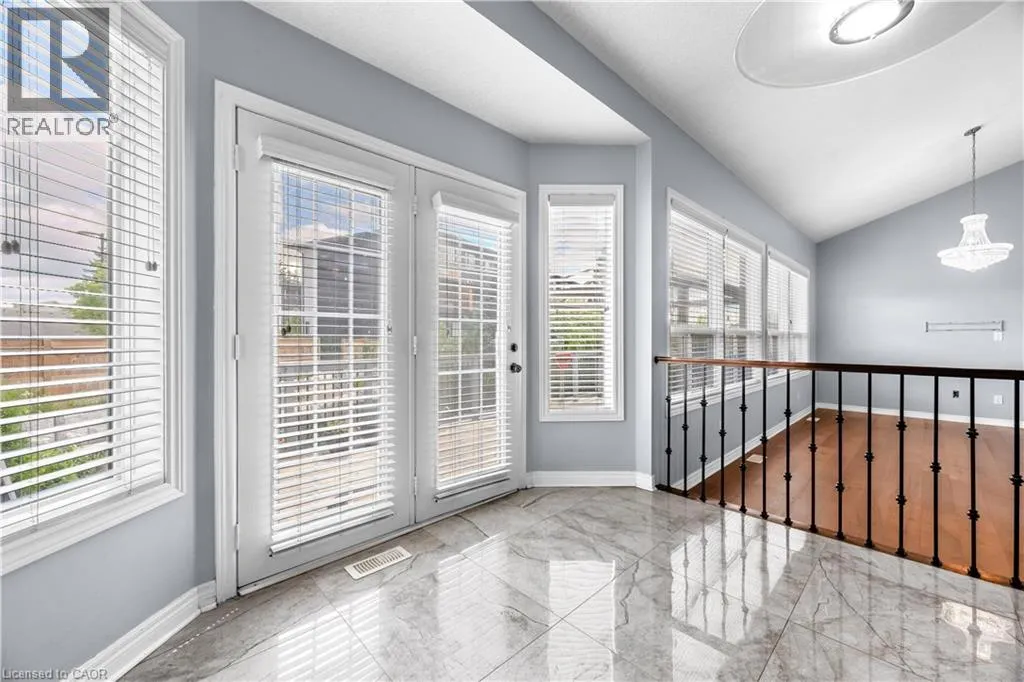 4 CLAIRFIELDS Drive W