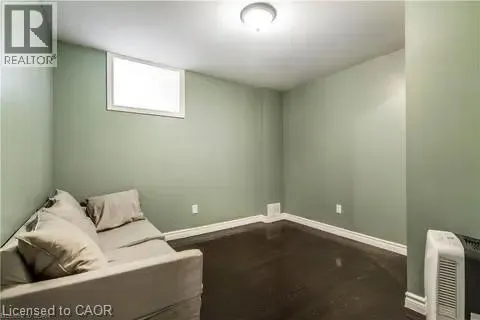 4 CLAIRFIELDS Drive W