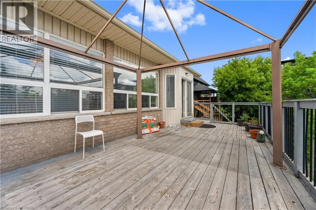 4 CLAIRFIELDS Drive W