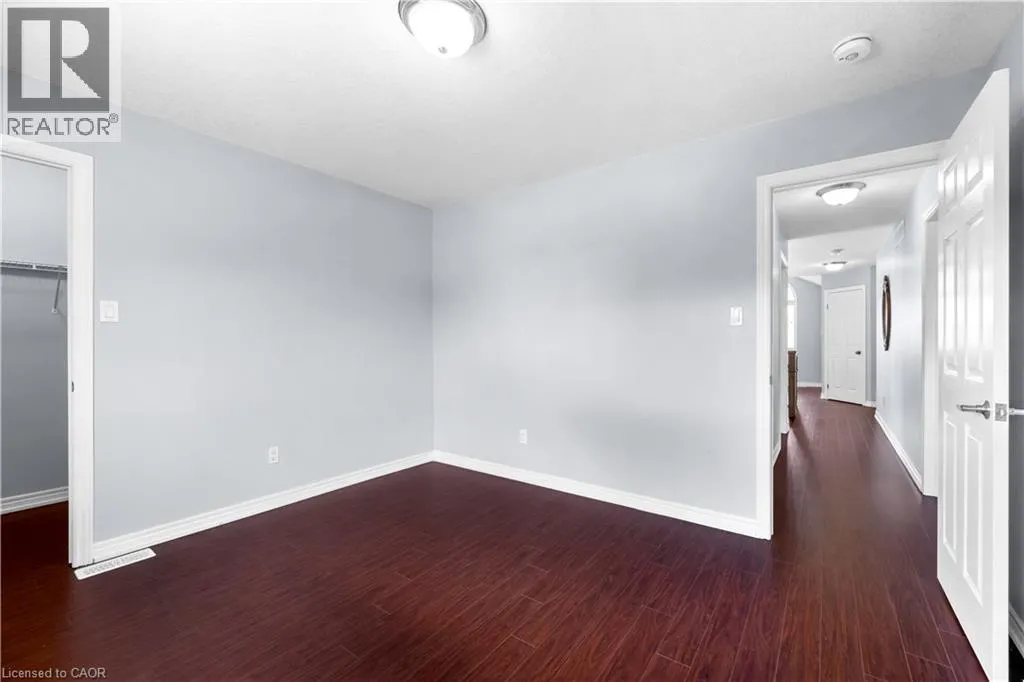 4 CLAIRFIELDS Drive W