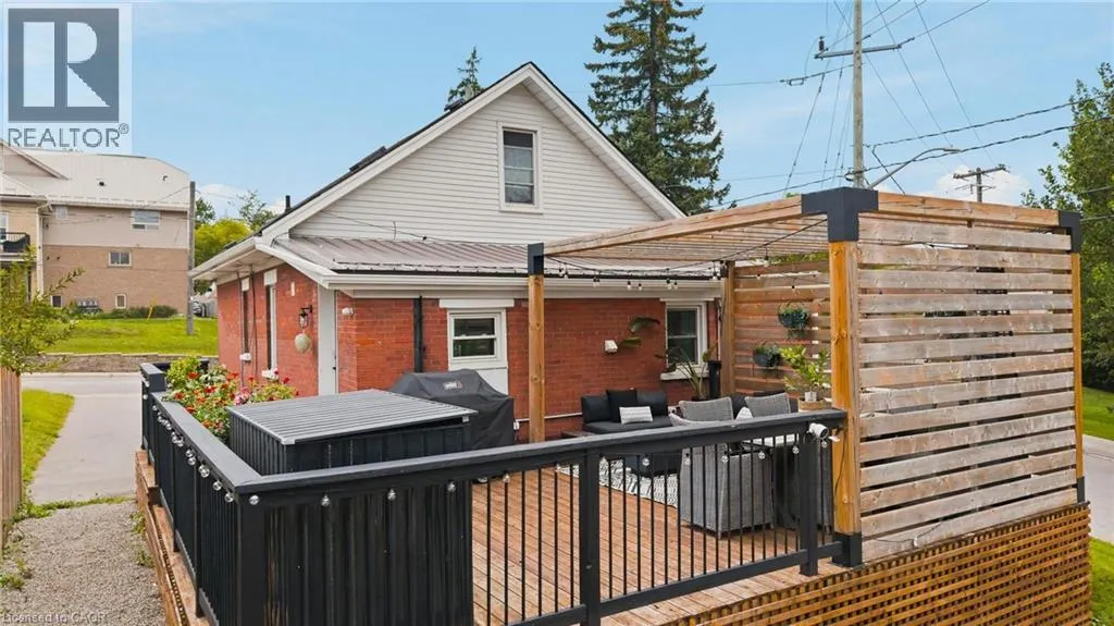 35 ARTHUR Street N