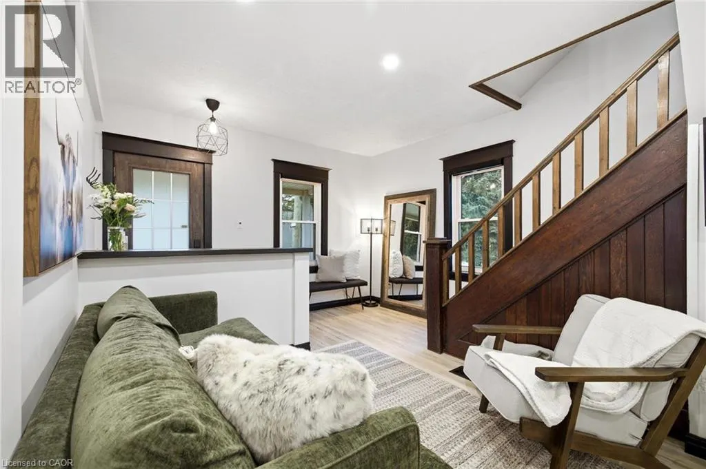 35 ARTHUR Street N