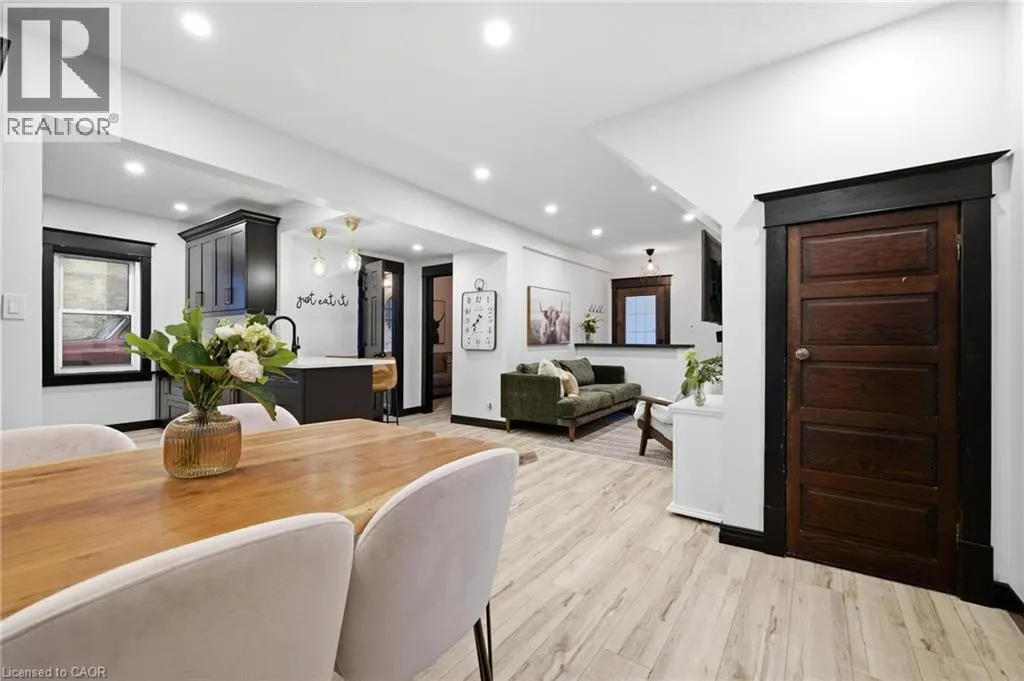 35 ARTHUR Street N