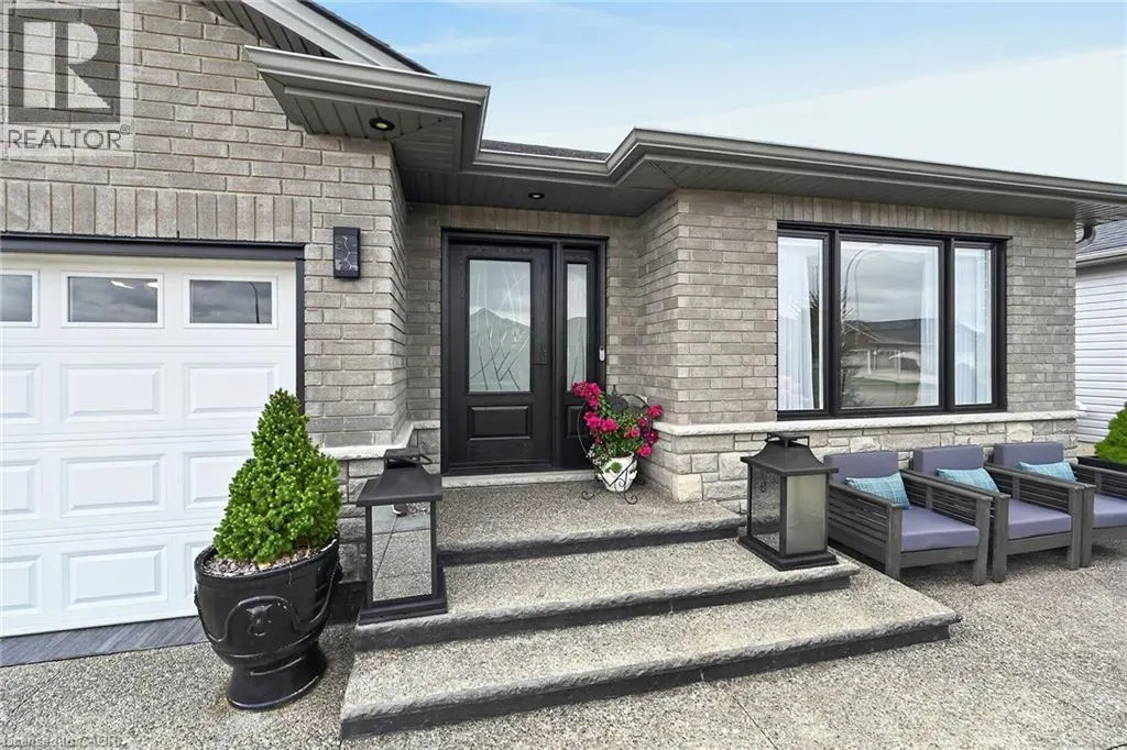 18 LINDA Crescent