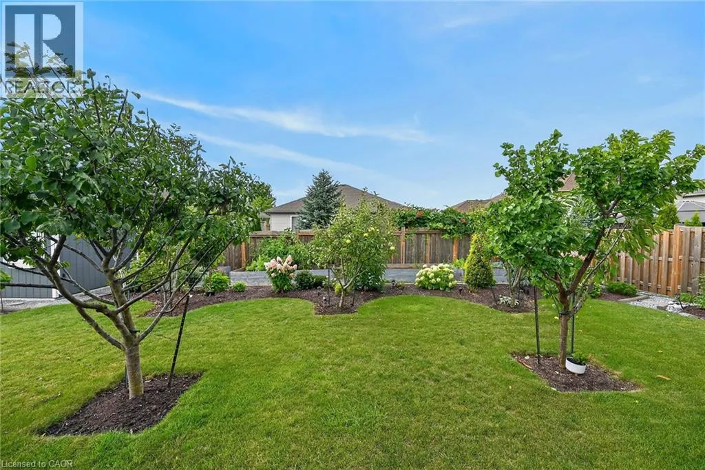 18 LINDA Crescent