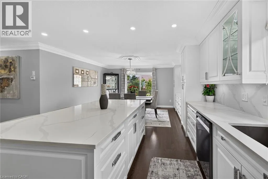 18 LINDA Crescent