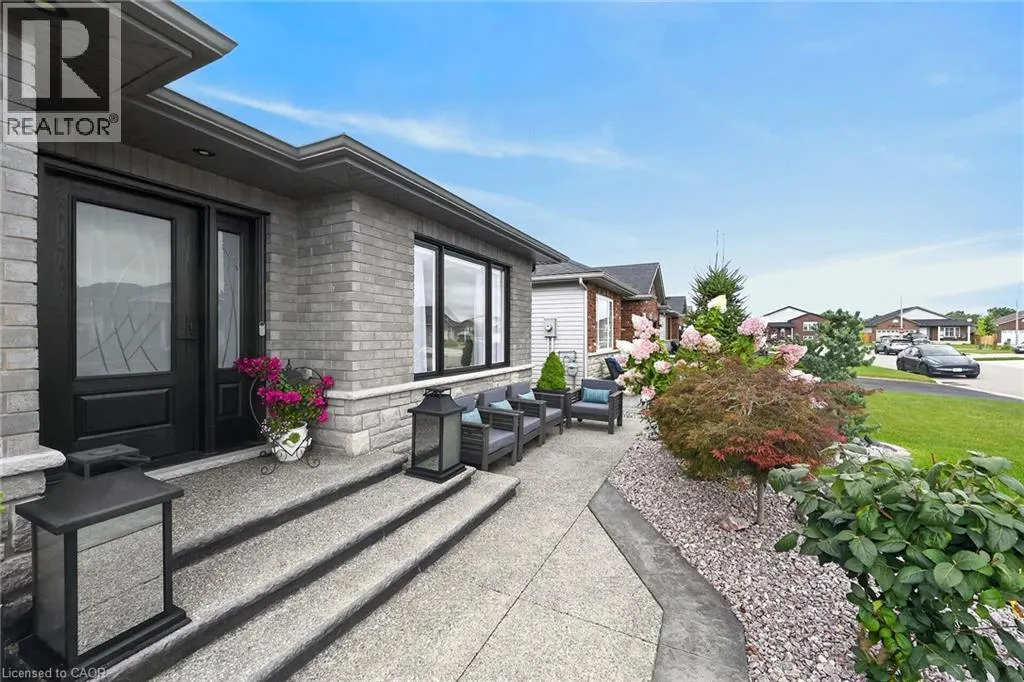 18 LINDA Crescent