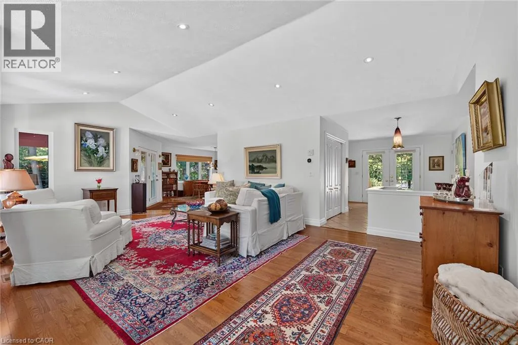 3 FOREST GLEN Court