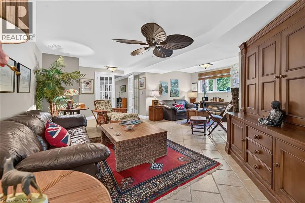3 FOREST GLEN Court
