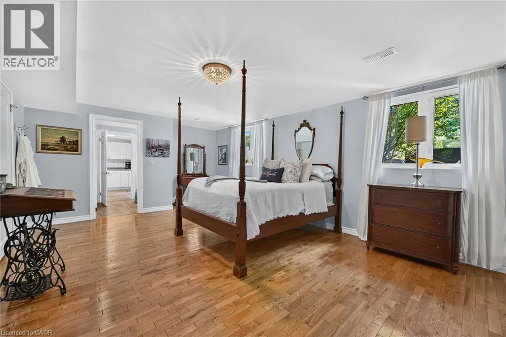 3 FOREST GLEN Court