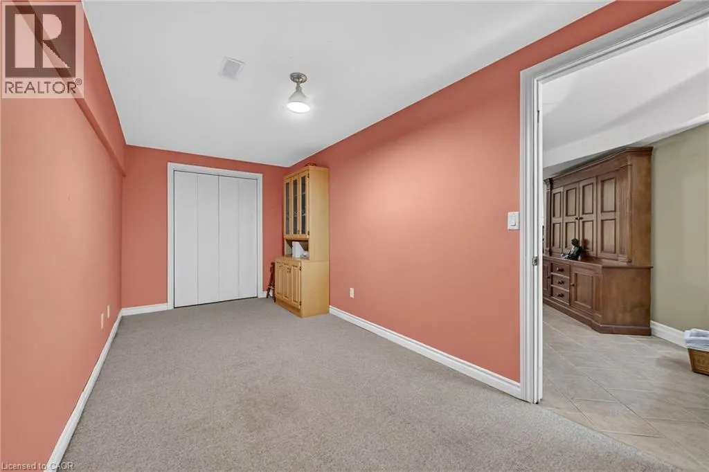3 FOREST GLEN Court