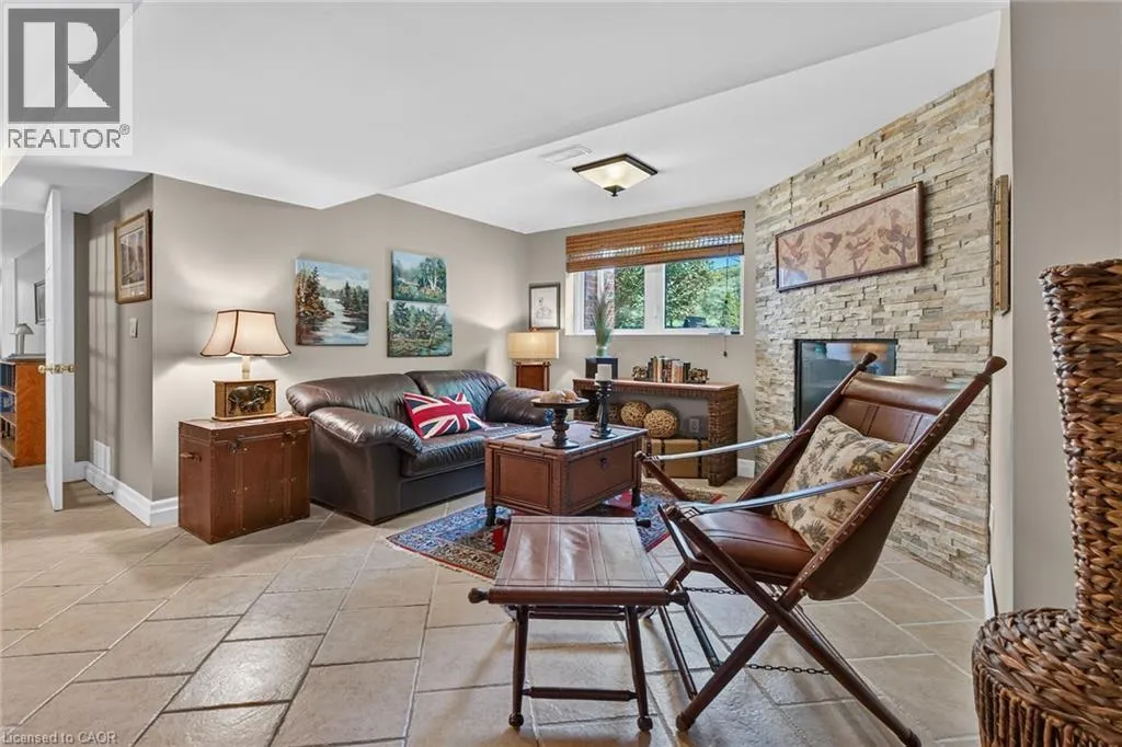 3 FOREST GLEN Court