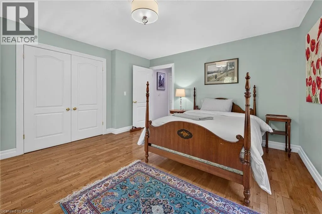3 FOREST GLEN Court