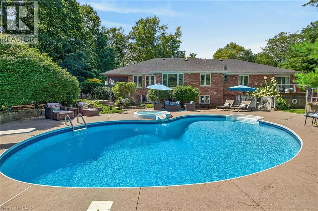 3 FOREST GLEN Court