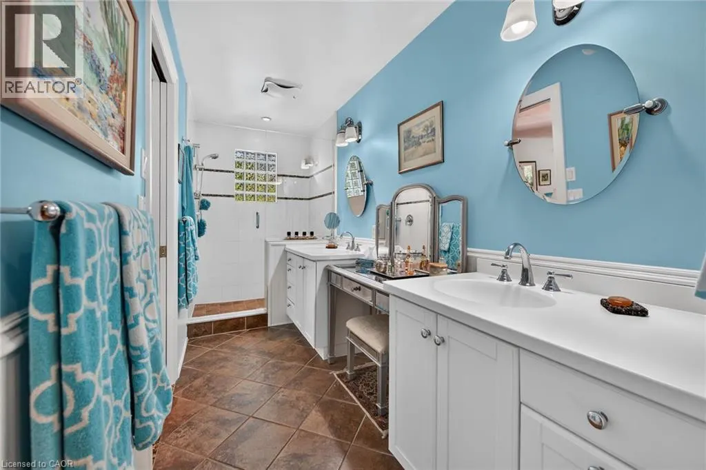 3 FOREST GLEN Court