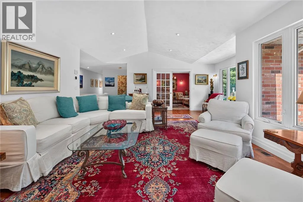 3 FOREST GLEN Court