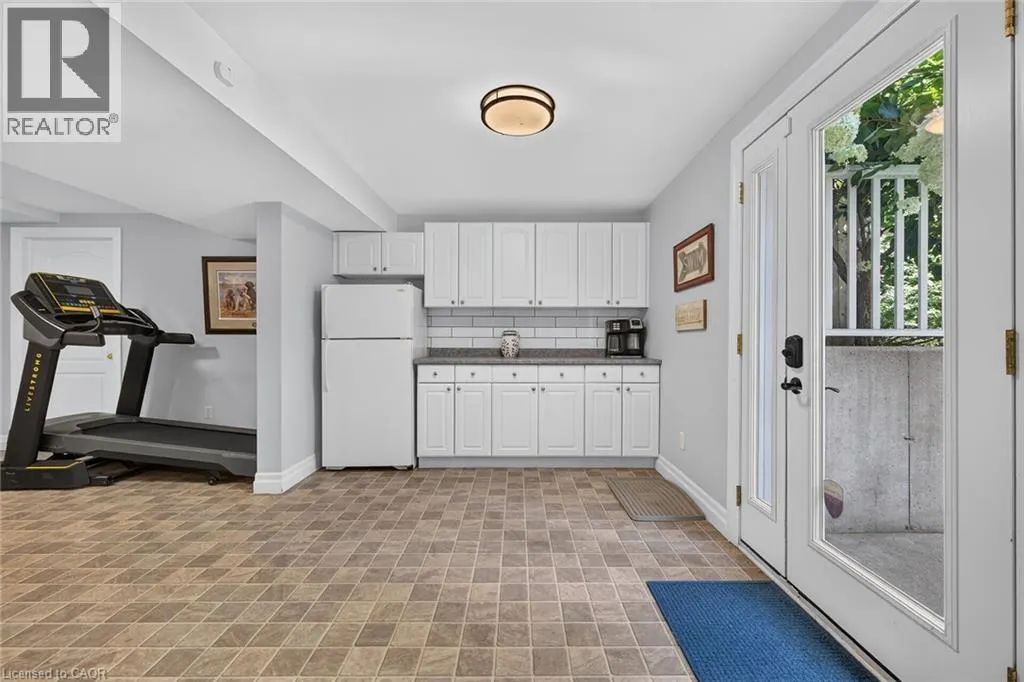 3 FOREST GLEN Court