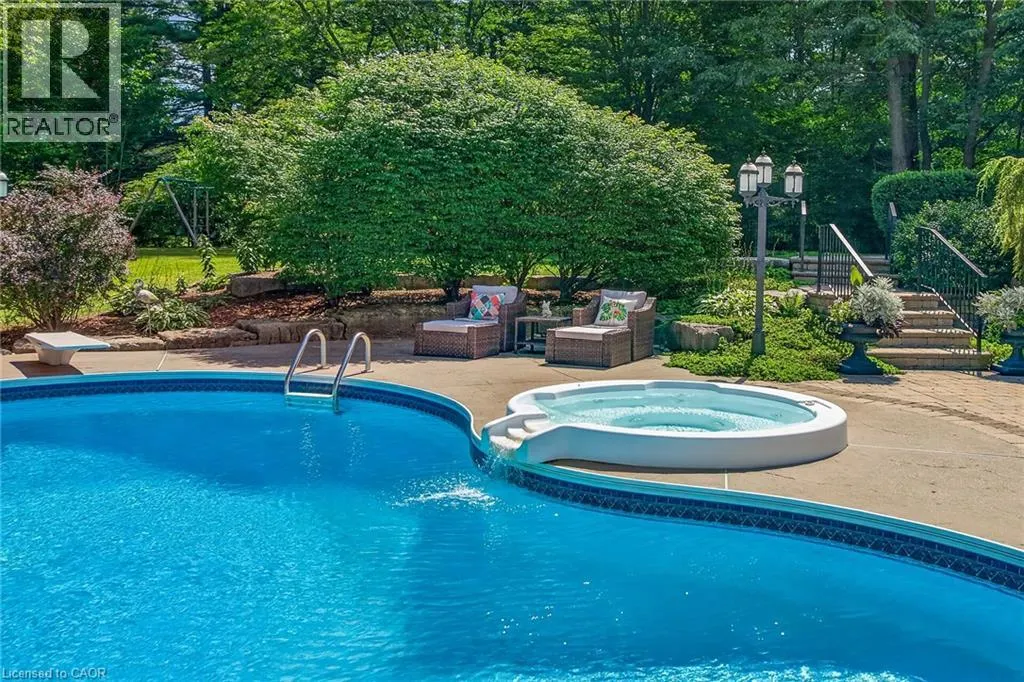 3 FOREST GLEN Court