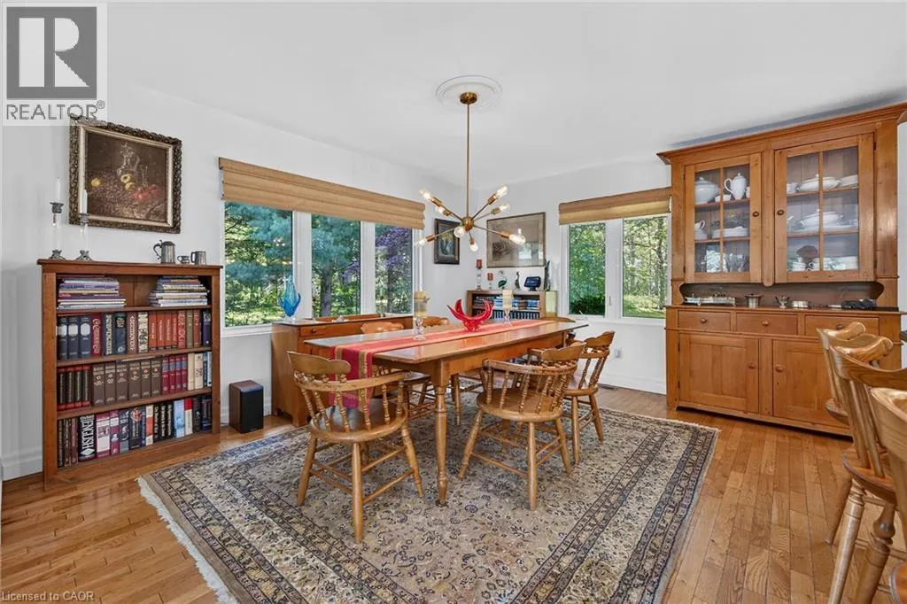 3 FOREST GLEN Court