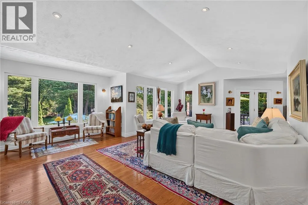3 FOREST GLEN Court