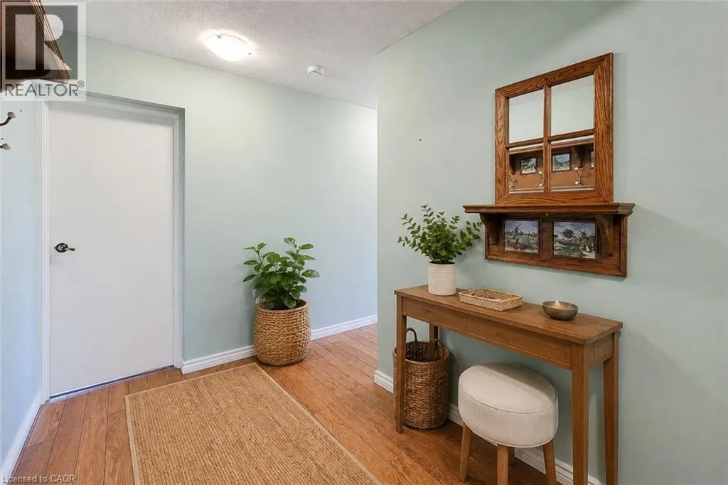 28 ROBINSON Street N Unit# 405 #405