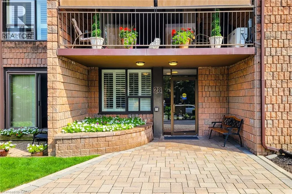 28 ROBINSON Street N Unit# 405 #405