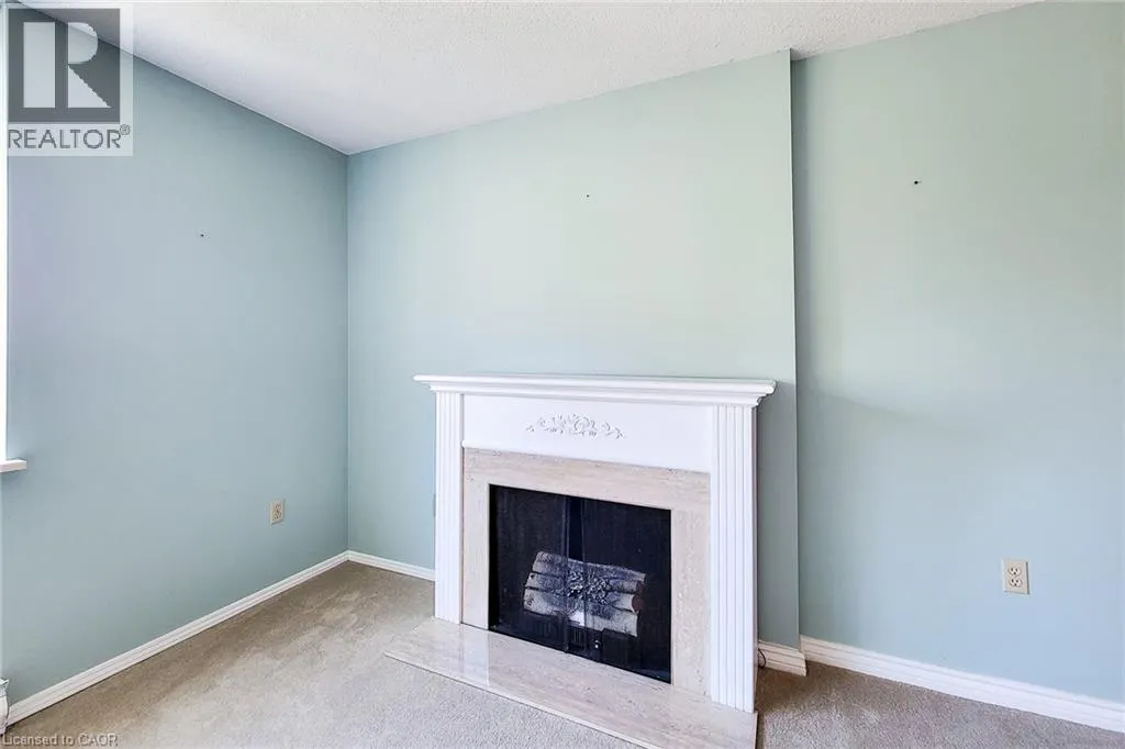 28 ROBINSON Street N Unit# 405 #405