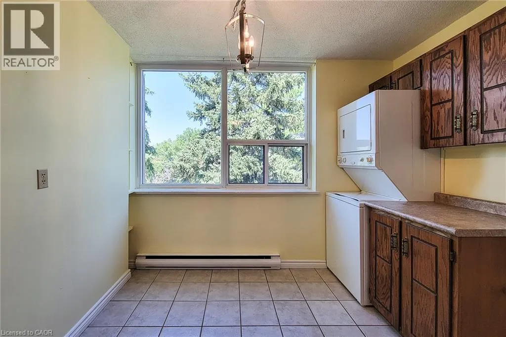 28 ROBINSON Street N Unit# 405 #405