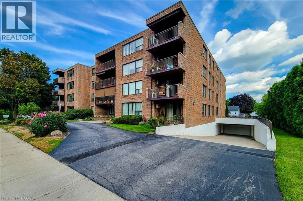 28 ROBINSON Street N Unit# 405 #405
