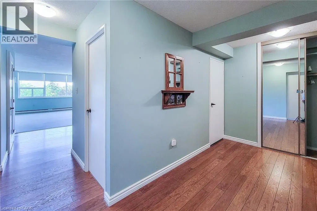 28 ROBINSON Street N Unit# 405 #405