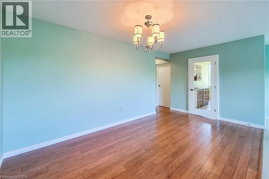 28 ROBINSON Street N Unit# 405 #405