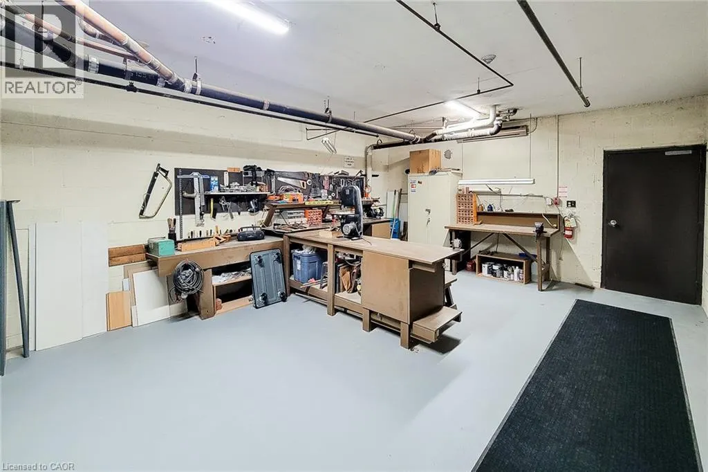 28 ROBINSON Street N Unit# 405 #405