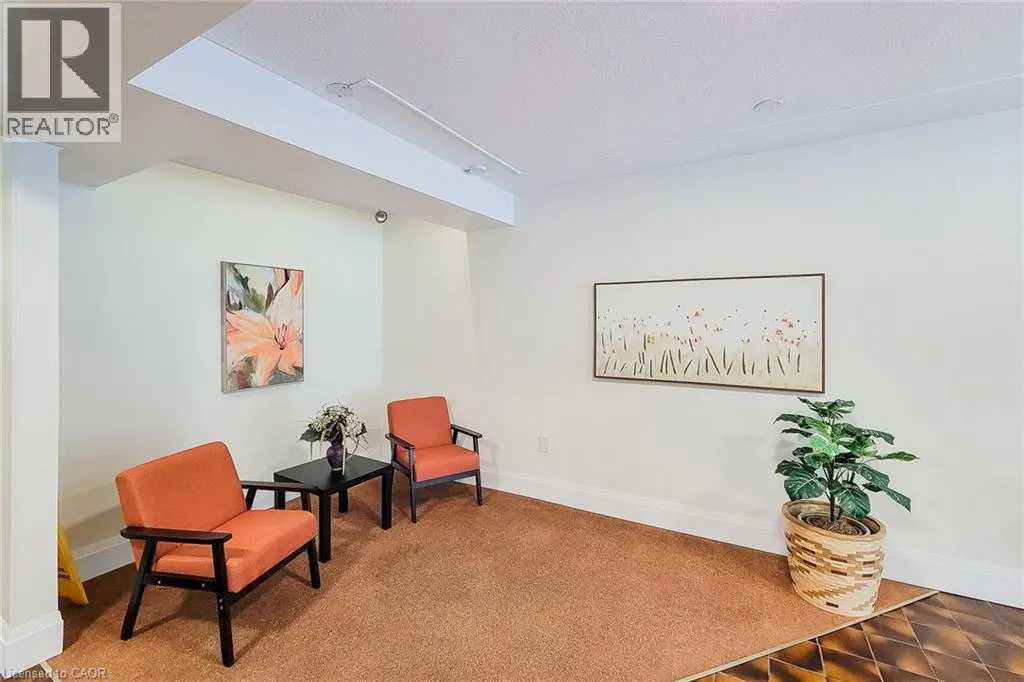 28 ROBINSON Street N Unit# 405 #405