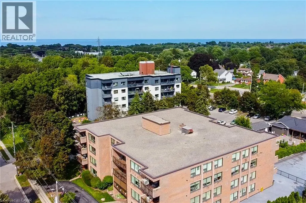 28 ROBINSON Street N Unit# 405 #405