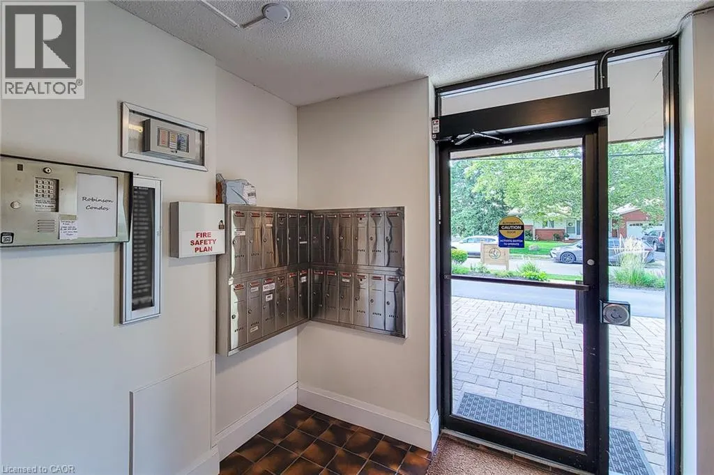 28 ROBINSON Street N Unit# 405 #405