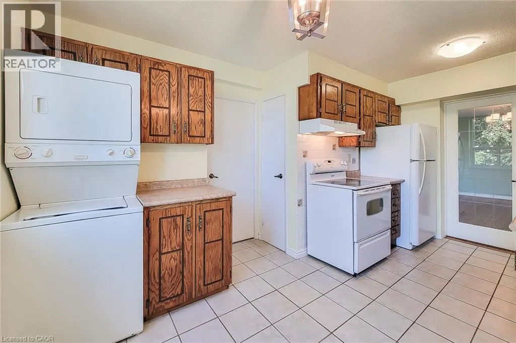 28 ROBINSON Street N Unit# 405 #405