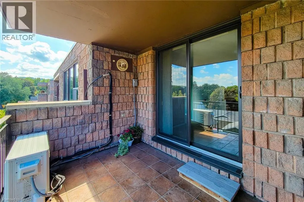 28 ROBINSON Street N Unit# 405 #405