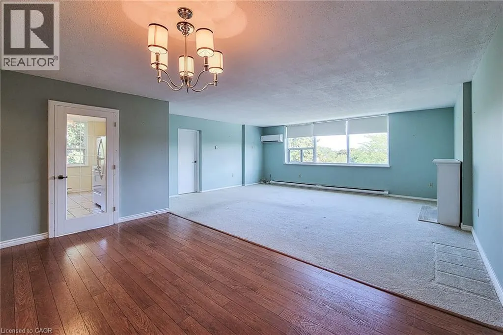 28 ROBINSON Street N Unit# 405 #405