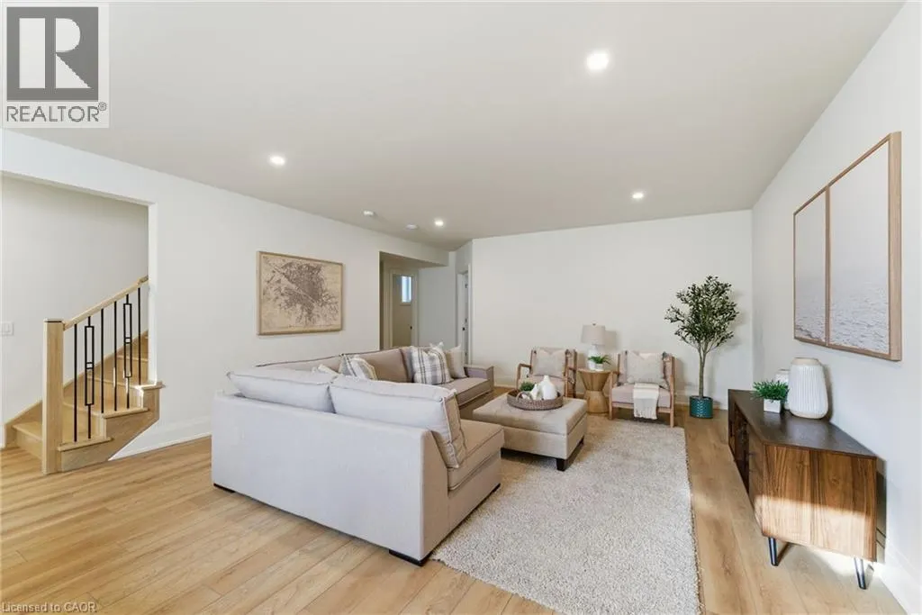 15 OAKLEY Drive