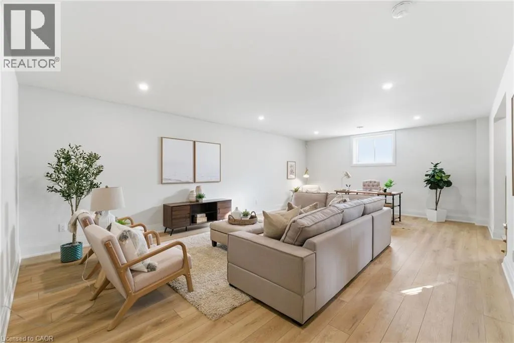 15 OAKLEY Drive