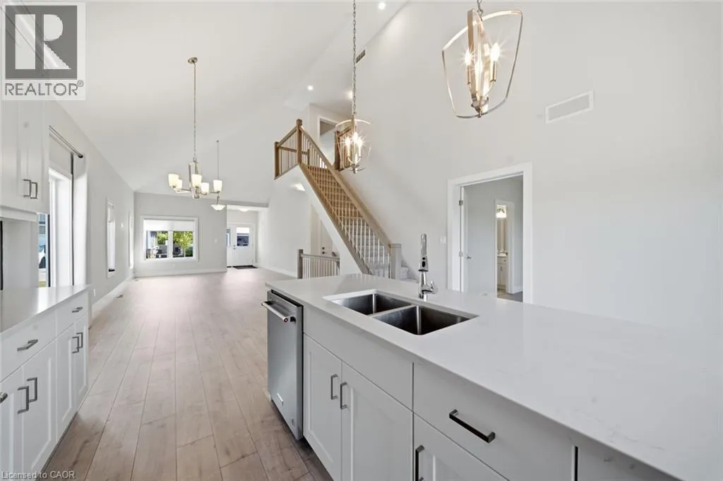 744 NELSON Street W Unit# 10 #10