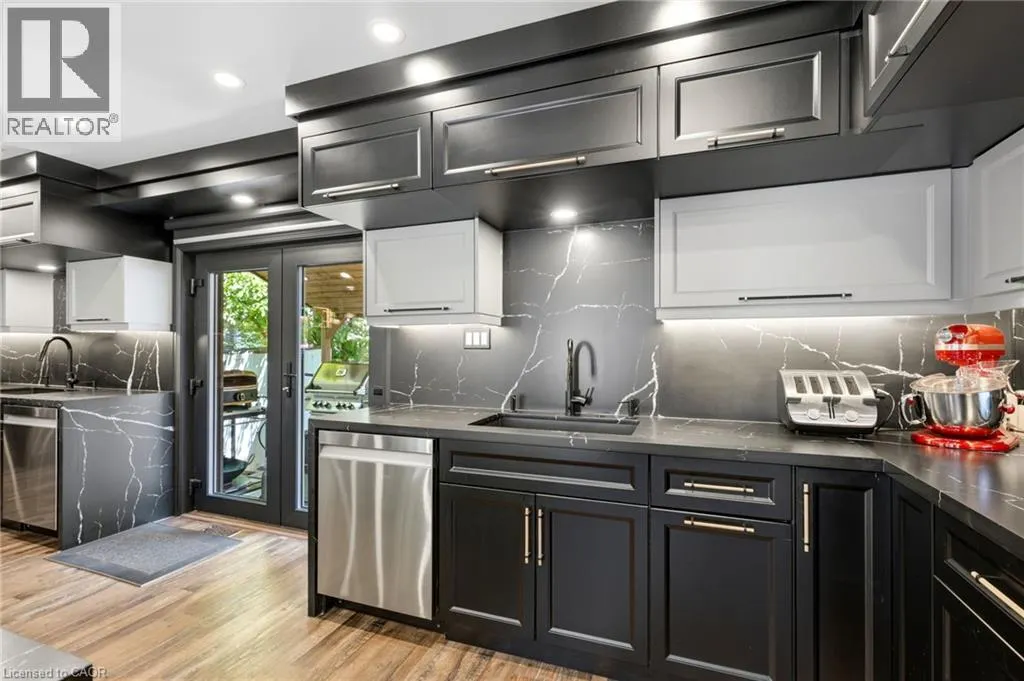 36 LAKEVIEW Drive