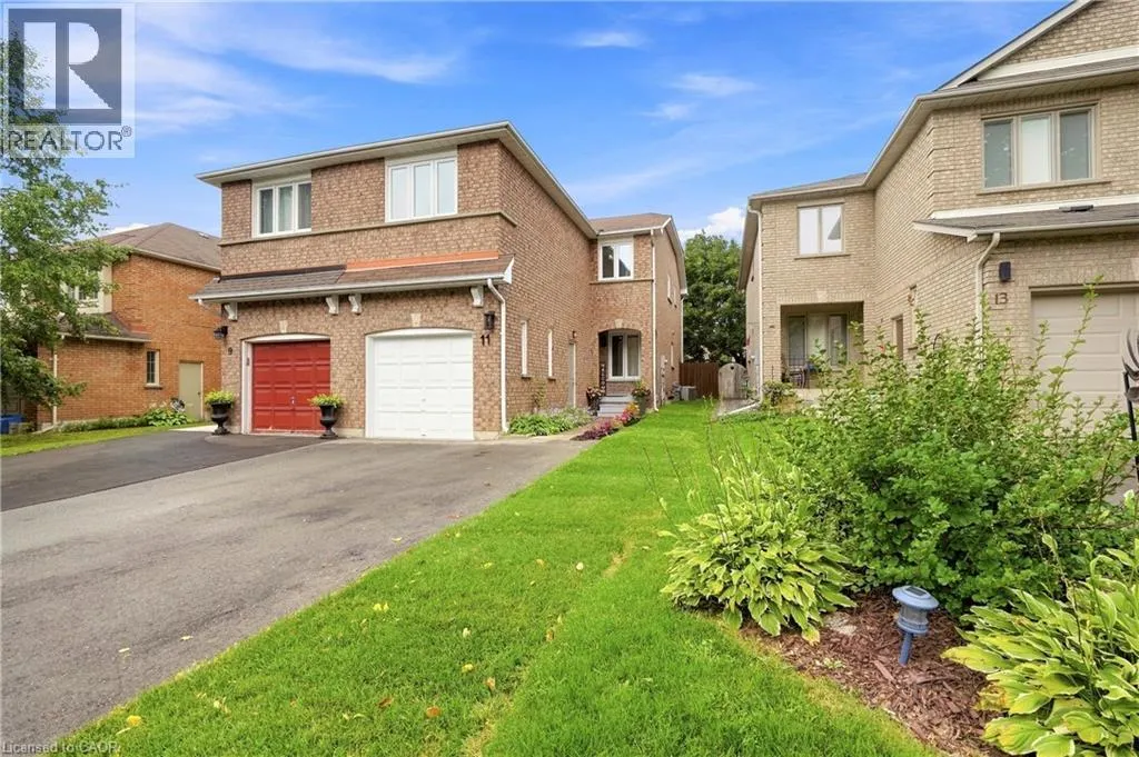 11 WAKEFIELD Lane