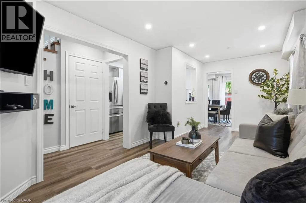11 WAKEFIELD Lane